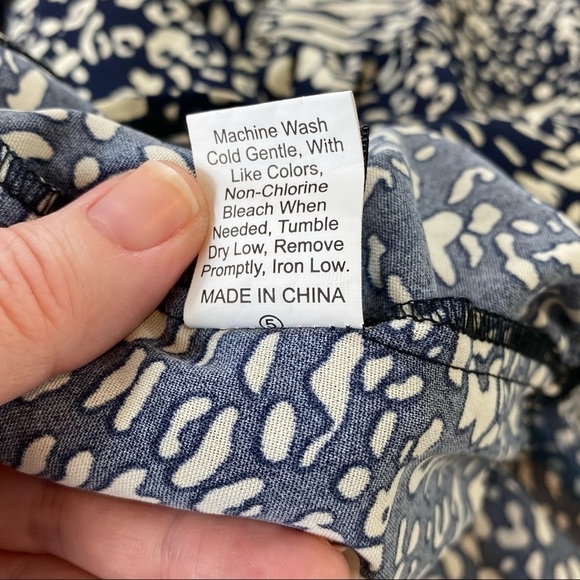 Emery Rose Button Down Top Navy Blue Cream Print Medium Tiered Blouse Babydoll - Picture 5 of 10